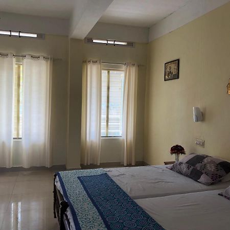 Sandy Beach Hotel Thiruvananthapuram Екстер'єр фото