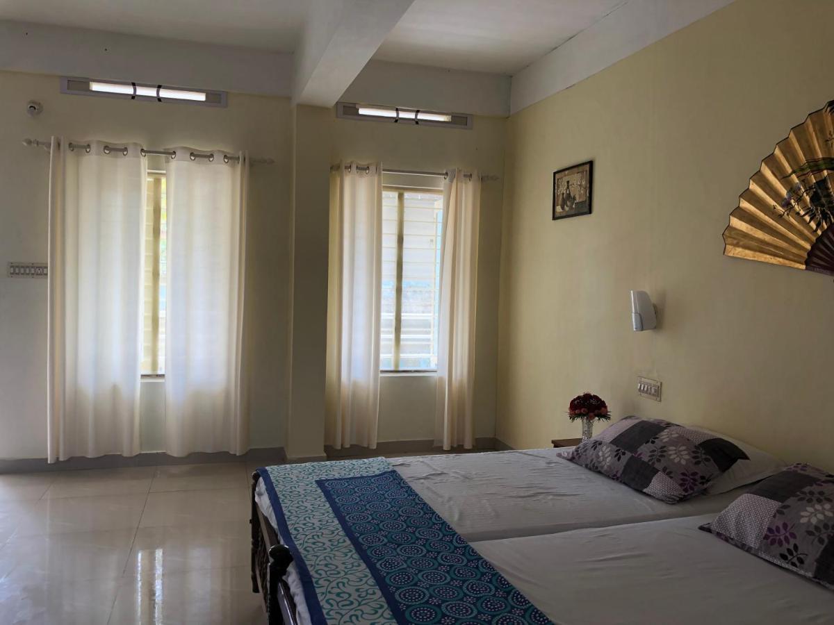 Sandy Beach Hotel Thiruvananthapuram Екстер'єр фото