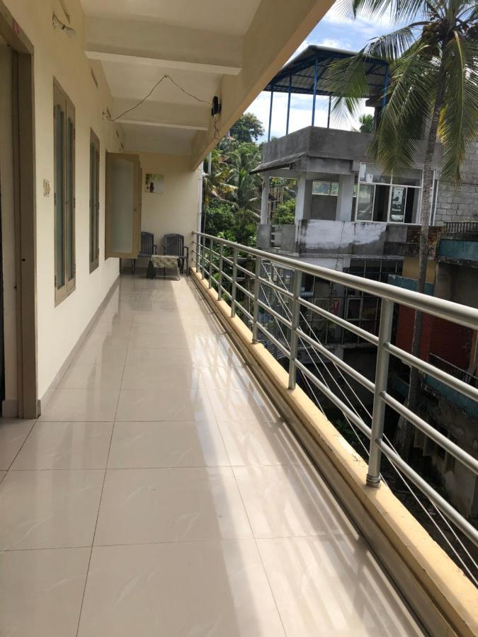 Sandy Beach Hotel Thiruvananthapuram Екстер'єр фото