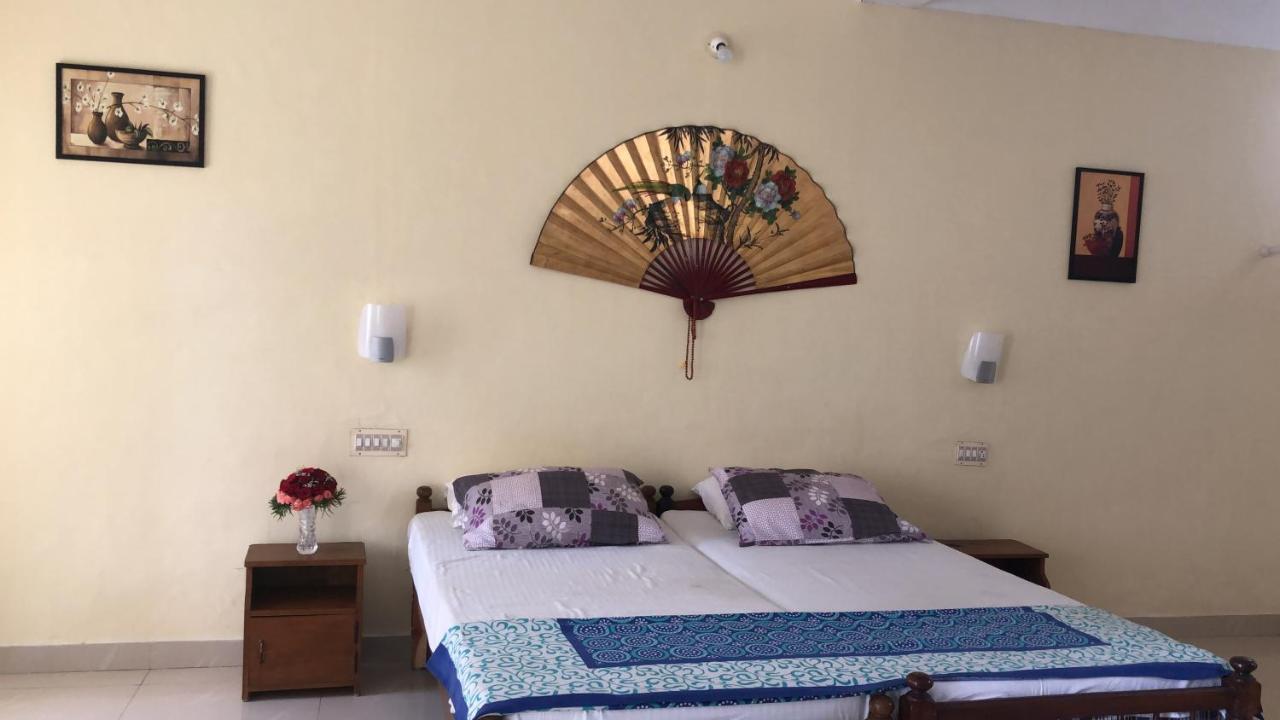 Sandy Beach Hotel Thiruvananthapuram Екстер'єр фото