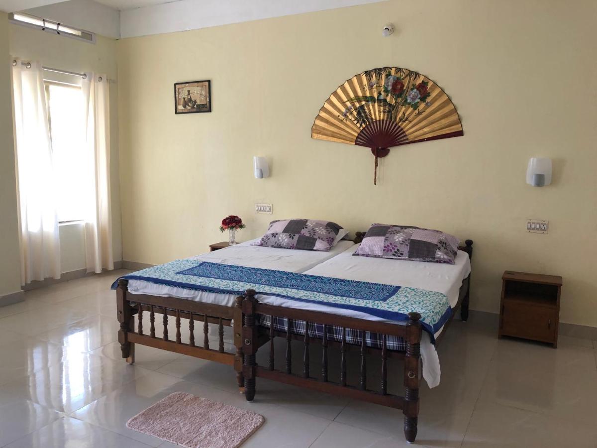 Sandy Beach Hotel Thiruvananthapuram Екстер'єр фото