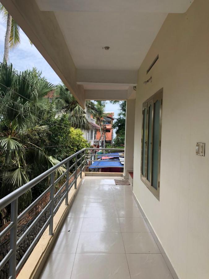 Sandy Beach Hotel Thiruvananthapuram Екстер'єр фото