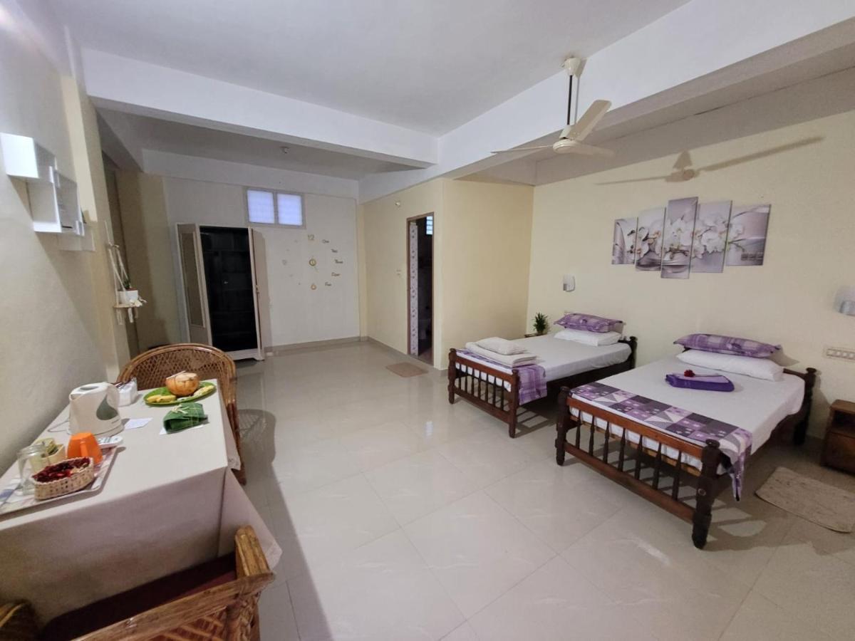 Sandy Beach Hotel Thiruvananthapuram Екстер'єр фото