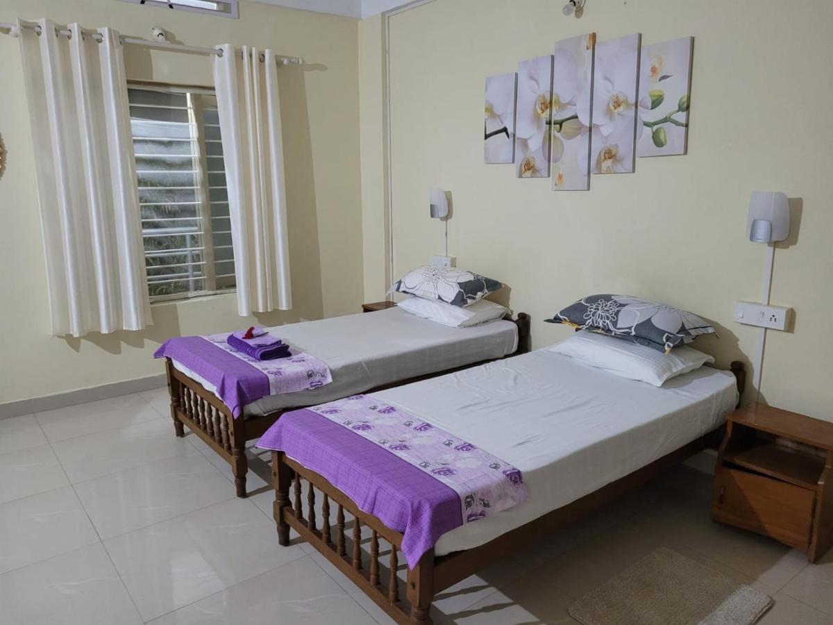 Sandy Beach Hotel Thiruvananthapuram Екстер'єр фото