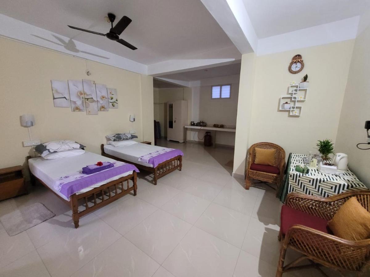 Sandy Beach Hotel Thiruvananthapuram Екстер'єр фото