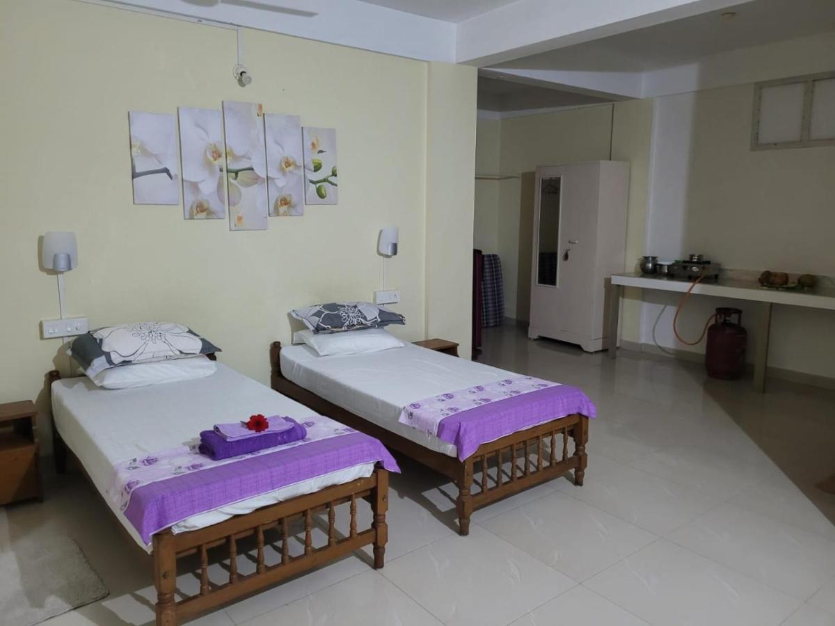Sandy Beach Hotel Thiruvananthapuram Екстер'єр фото