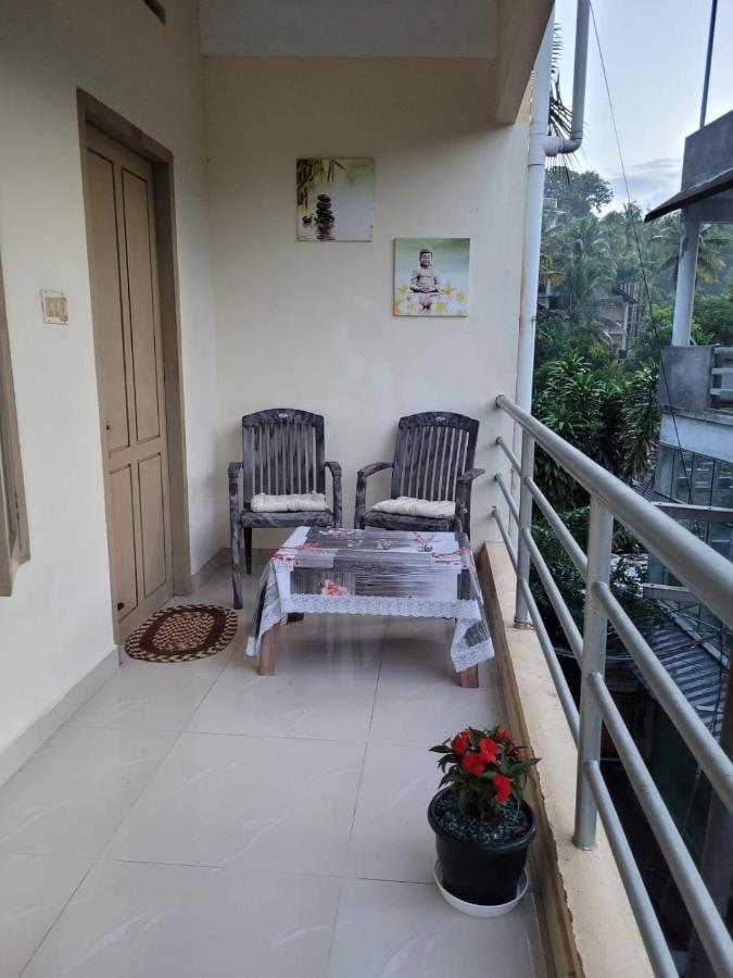Sandy Beach Hotel Thiruvananthapuram Екстер'єр фото